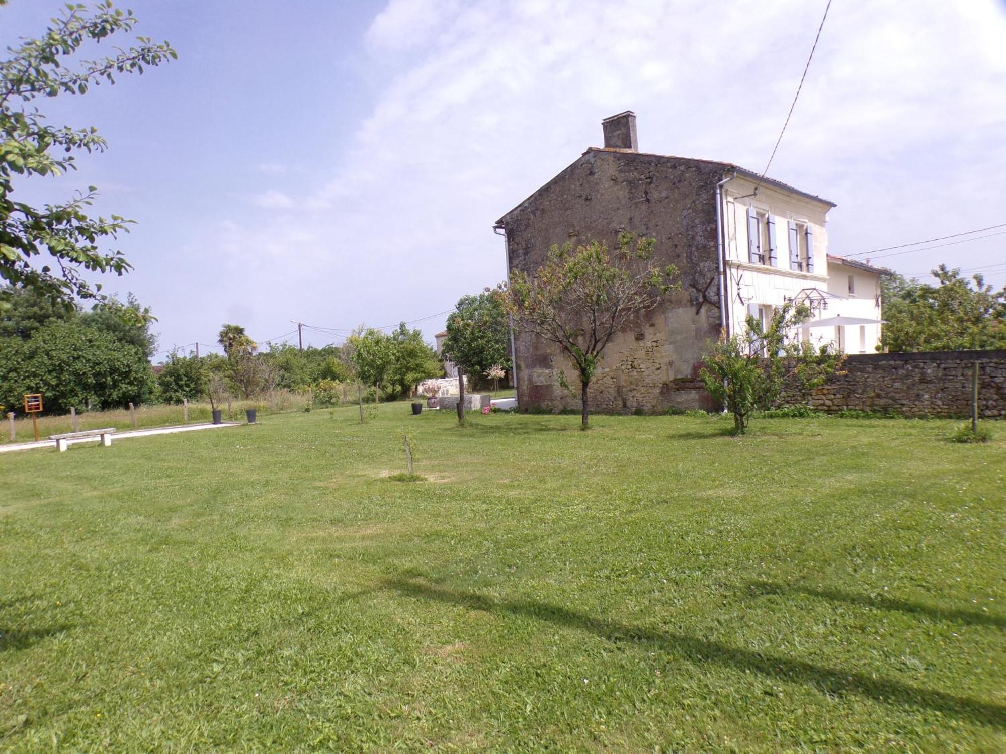 Le Gite Du Verger Saint-Bris-des-Bois Exterior photo