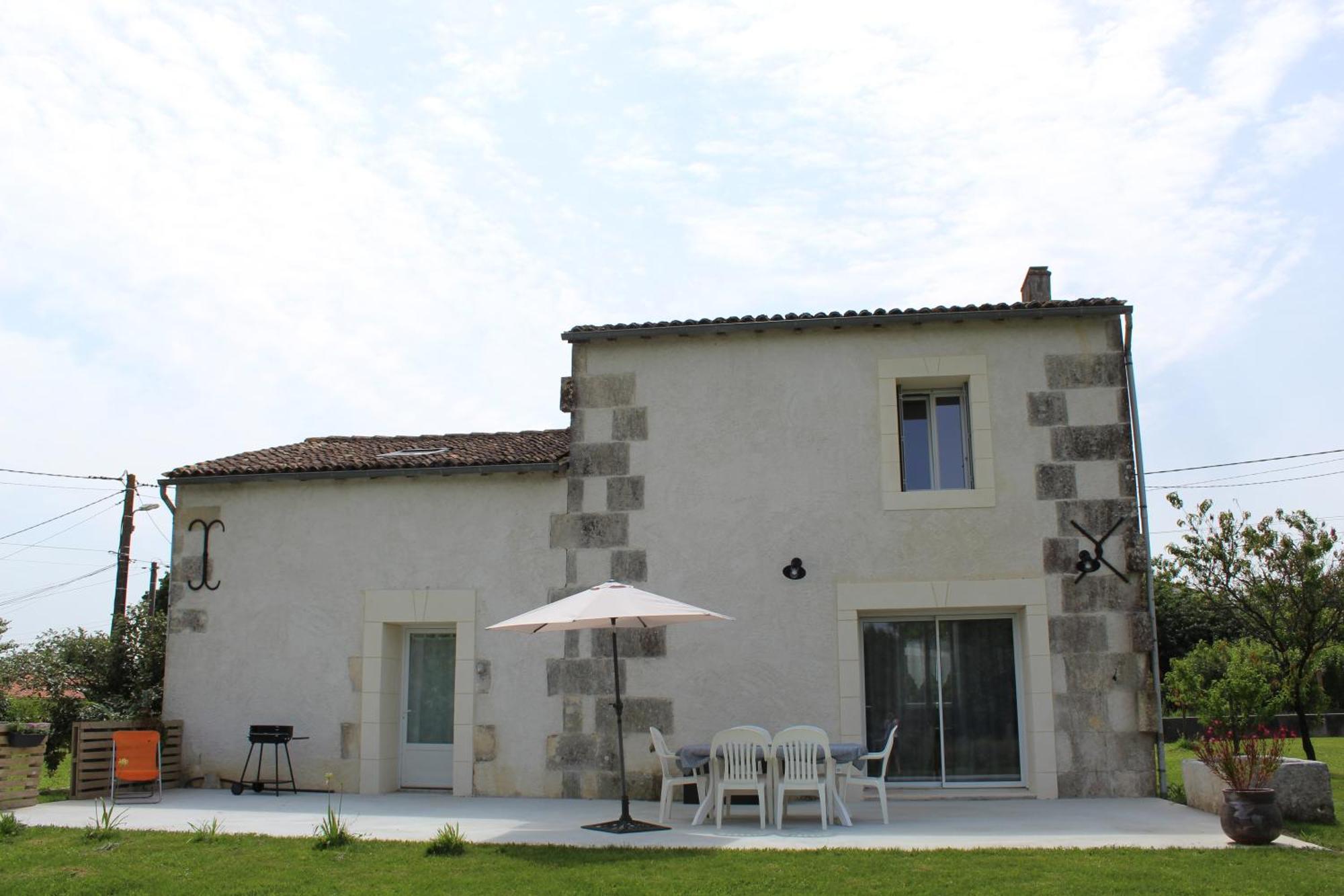 Le Gite Du Verger Saint-Bris-des-Bois Exterior photo