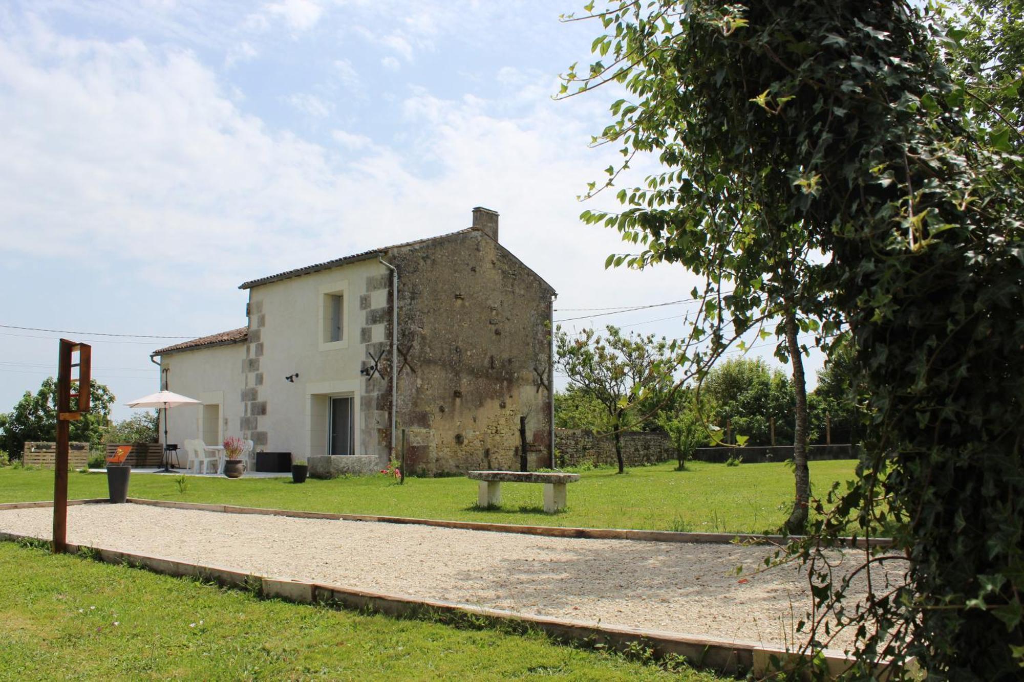 Le Gite Du Verger Saint-Bris-des-Bois Exterior photo